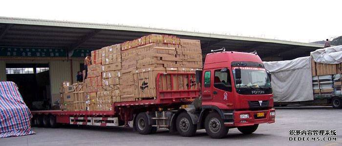 平板車裝車現(xiàn)場(chǎng)(圖1) 平板車裝車現(xiàn)場(chǎng)(圖1)